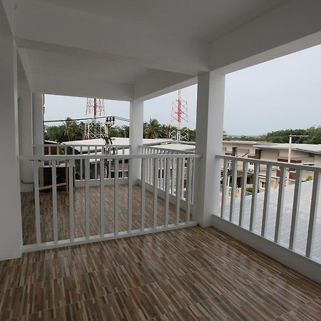 Living By Grace Apartment Si Sunthon Exterior foto