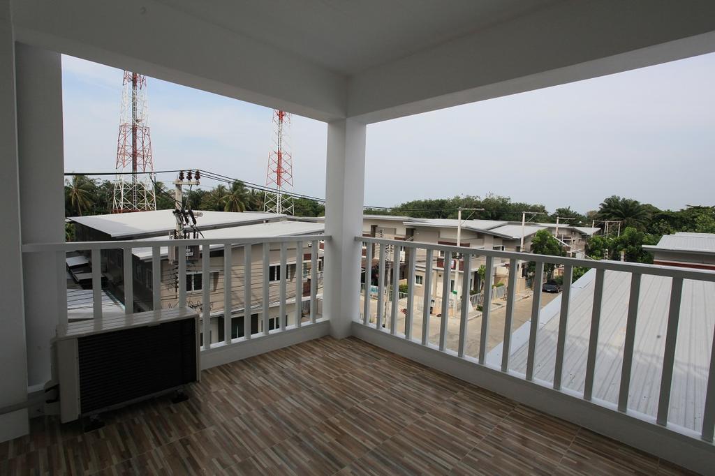 Living By Grace Apartment Si Sunthon Exterior foto