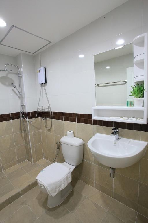 Living By Grace Apartment Si Sunthon Exterior foto